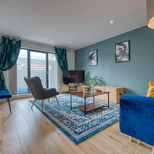  Apartment Blue Puffin Stays: Stylish 2-bed In Ocean Village